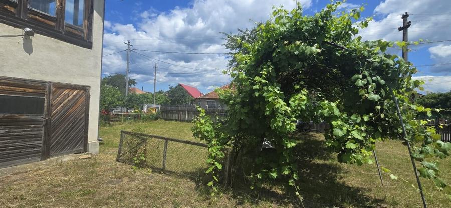 Brebu, Prahova,teren 2232mp + doua constructii in suprafata de 382mp, utilitati - 7