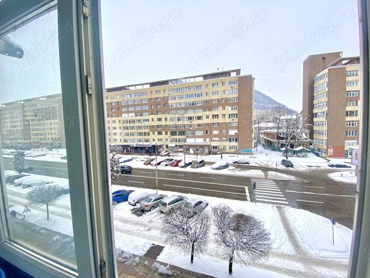 Inchiriez apartament 2 camere ultracentral 300 Piatra-Neam? - 1