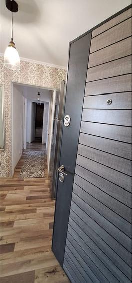 Se vinde - Apartament 3 camere - 1