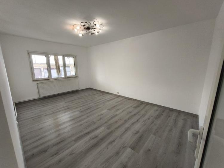 Spațiu comercial de vânzare – Petru Rareș, lângă Școala Nr. 3 - 2