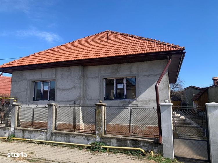 Casă cu 4 camere cu Teren 1900 Mp în Săliștea