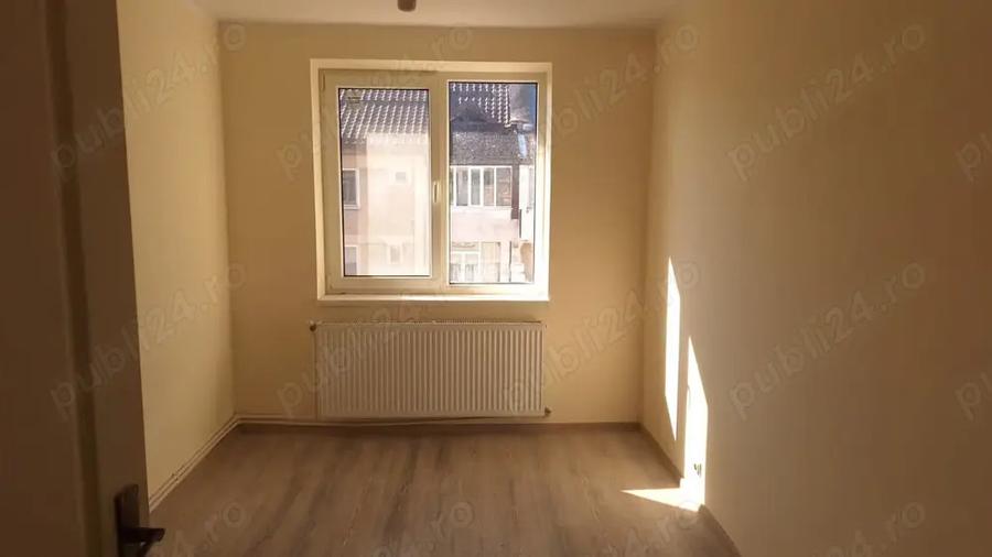 Proprietar vand apartament 3 camere