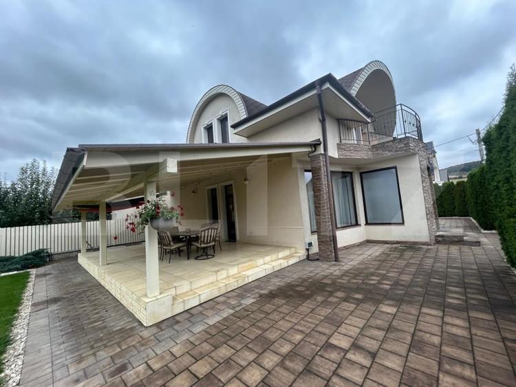 Casa superba amenjata in stil clasic - 2