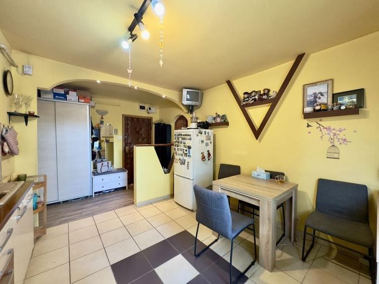 Lipovei, DECOMANDAT, Centrala proprie - 4