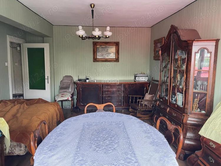 Apartament 3 camere AN etaj 2 din 10 pe b-dul Dacia (Profi Super 24 7) cu termopan, parchet, 2 bai,