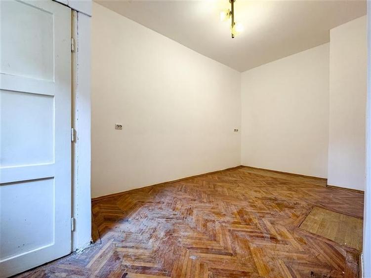 FILM!Apartament 2 camere decomandate, parter, in casa,curte comuna,Central,Braso - 13