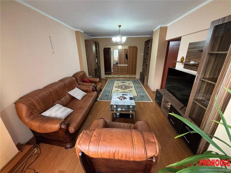Apartament cu 3 camere decomandat, mobilat în Ultracentral