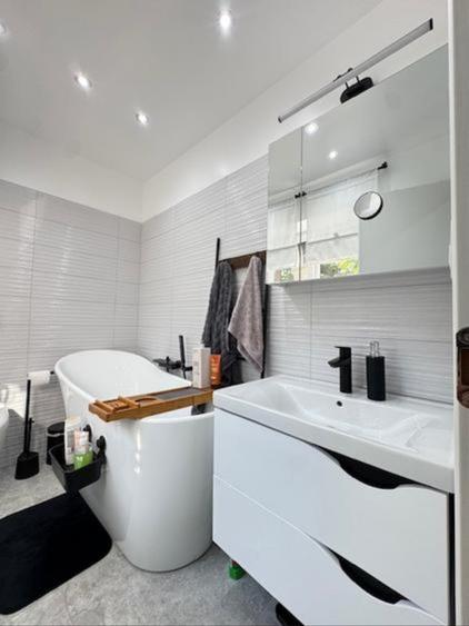 Valu Traian , casa cu teren si livada - 3