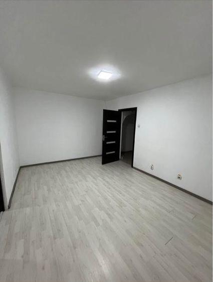 Spațiu comercial de vânzare - Splai Bahlui Mal Drept-85 000 EUR - 1