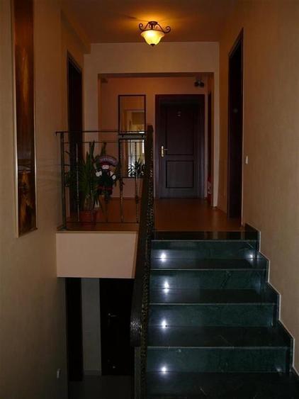 Pensiune, afacere la cheie, cu 10 camere la 10 minute de centru orasului - 17