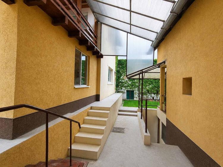 De vânzare – Casă unifamilială cu casă secundară, în cartierul Gruia - 13