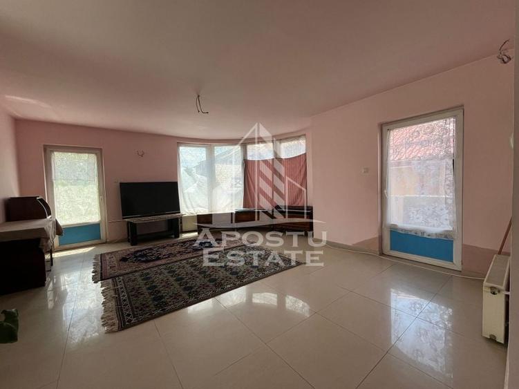 Casa invididuala cu 13 camere, situata in zona Mehala - 3