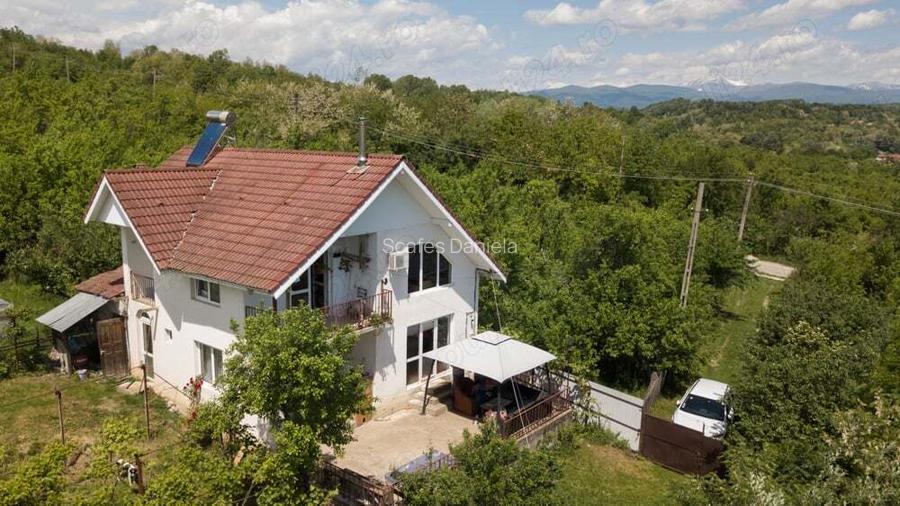 Vila P+M situata intr-un loc mirific, aproape de padure