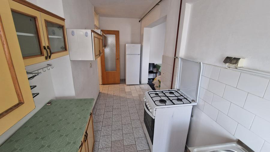 Garsoniera spatioasa zona 13 Decembrie - 8