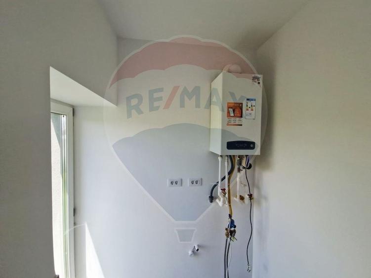 Casă / Vilă - 132,5 mp  , teren - 264 mp  / zona Cârcea - 15