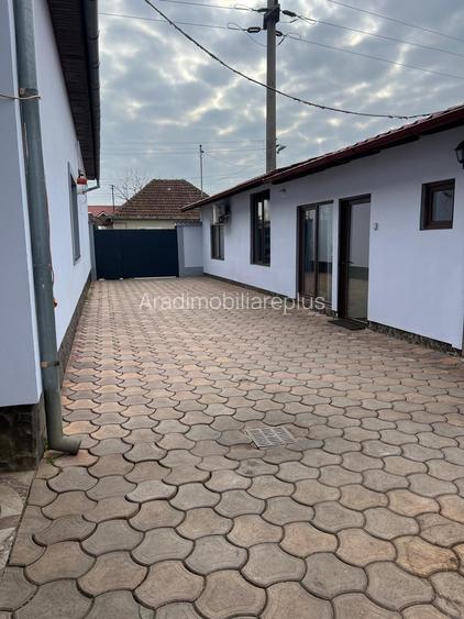 Vand casa plus afacere profitabila cu o vechime de 20 de ani in Bujac