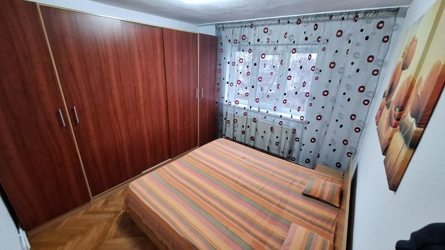 Chirie apartament 3 Camere situat in Micro 16 . Pe termen lung. 250 EURO - 8