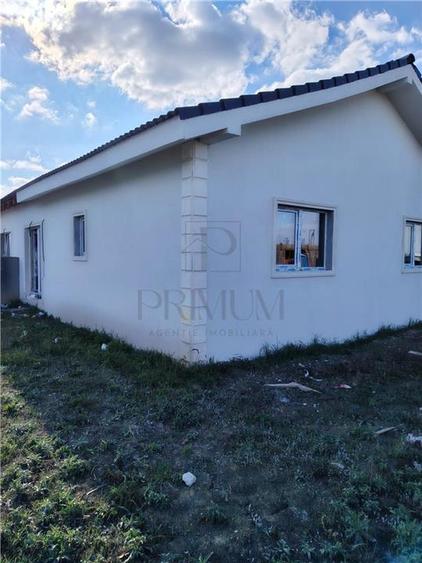 Duplex toate utilitatile - iluminat stradal - doua fronturi - pret de apartament - 2