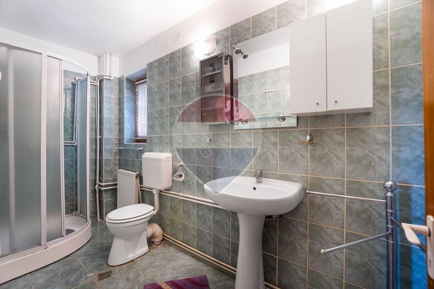 Casă individuală cu 5 camere cu Teren 1204 Mp în Fundata