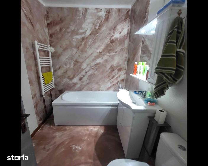Apartament cu 3 camere decomandat în Letea