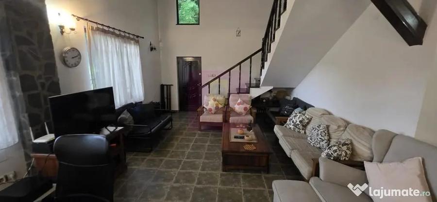 Casă cu 5 camere cu Teren 500 Mp în Central