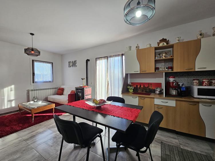 Casă cu 5 camere cu Teren 463 Mp în Hărău