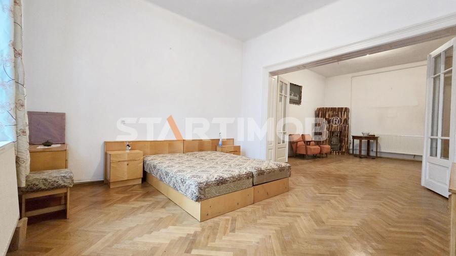 Casă individuală cu 5 camere cu Canalizare în Caragiale