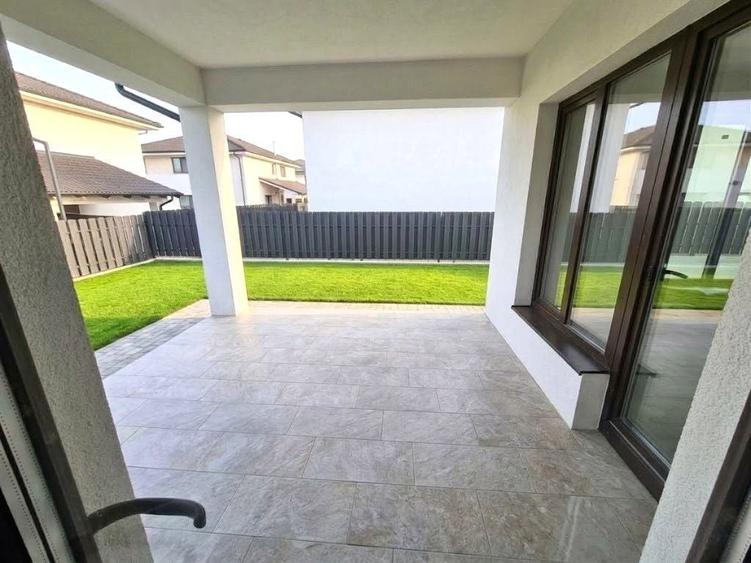 Casă individuală cu 5 camere cu Canalizare în Cetate