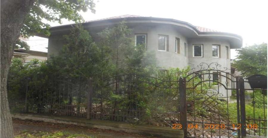 Casă individuală cu 4 camere cu Teren 1344 Mp în Est