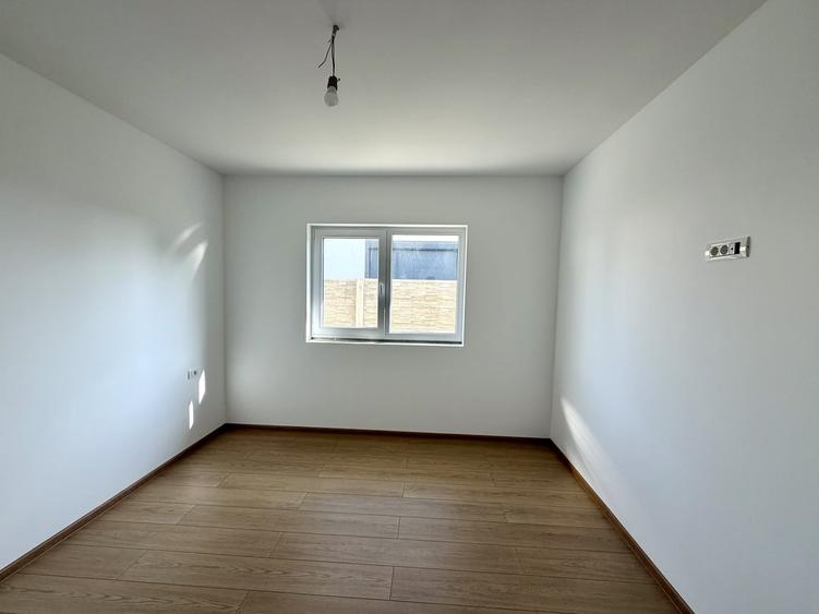 Duplex cu 3 camere cu Teren 300 Mp în Moșnița Nouă