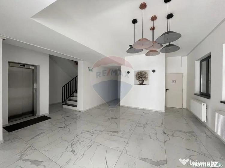 Apartament cu 4 camere semidecomandat în Pipera