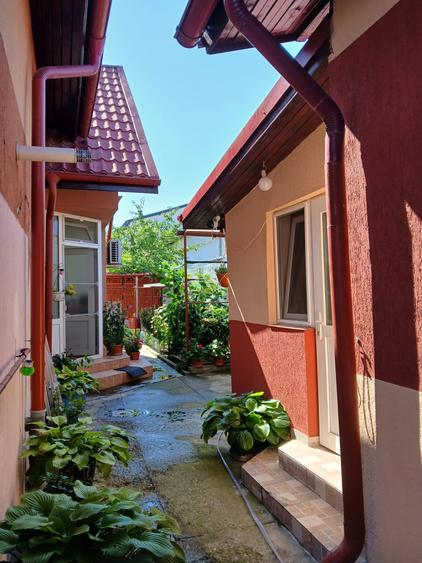Casă cu 8 camere cu Canalizare în Voluntari