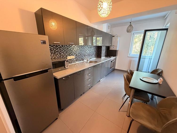 Apartament cu 3 camere decomandat în Muncii