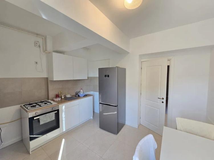 Apartament cu 3 camere decomandat, mobilat în Sisești