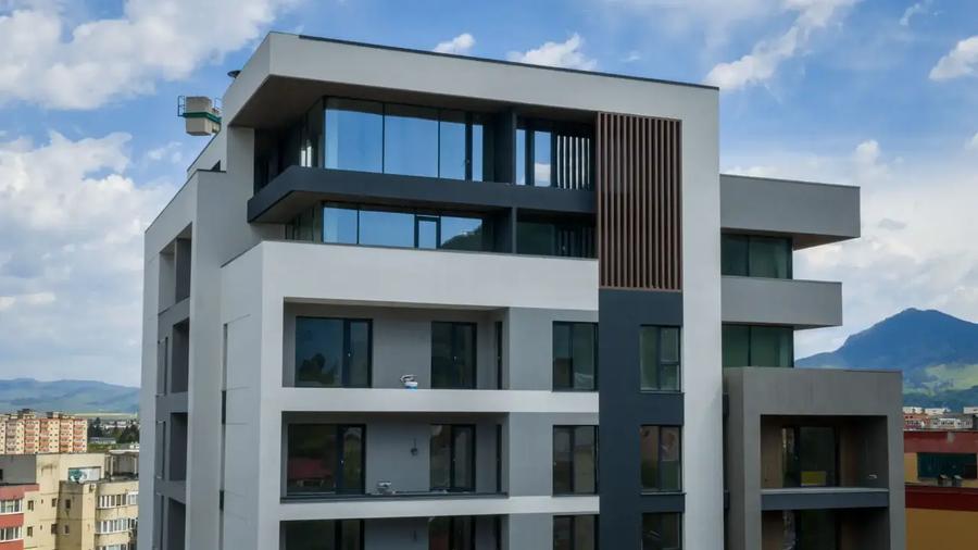 Penthouse cu 3 camere decomandat, mobilat în Răcădău