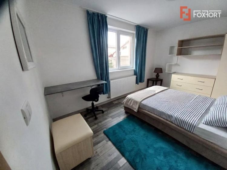 Casă individuală cu 5 camere cu Canalizare în Ghiroda