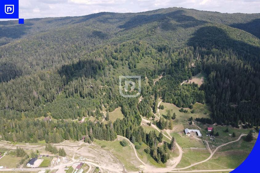 Teren intravilan de 14430 mp, în Periferie