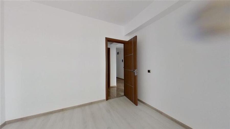 Apartament cu 3 camere decomandat, mobilat în Tractorul