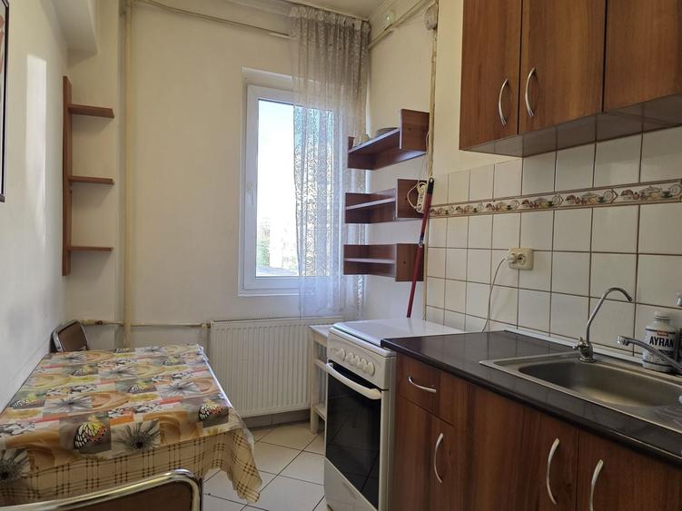 Apartament cu 2 camere semidecomandat, mobilat în Kogălniceanu