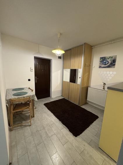 Apartament cu 2 camere semidecomandat în Florești