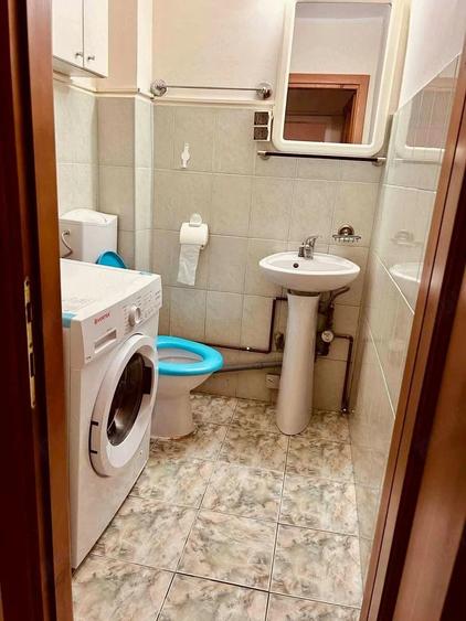 Apartament cu 3 camere semidecomandat în Complex Studențesc