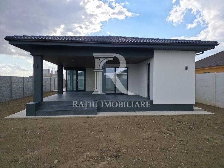 Casă individuală cu 3 camere cu Canalizare în Sud