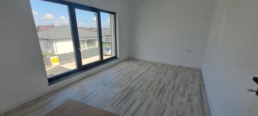 Casă individuală cu 4 camere cu Canalizare în Miroslava