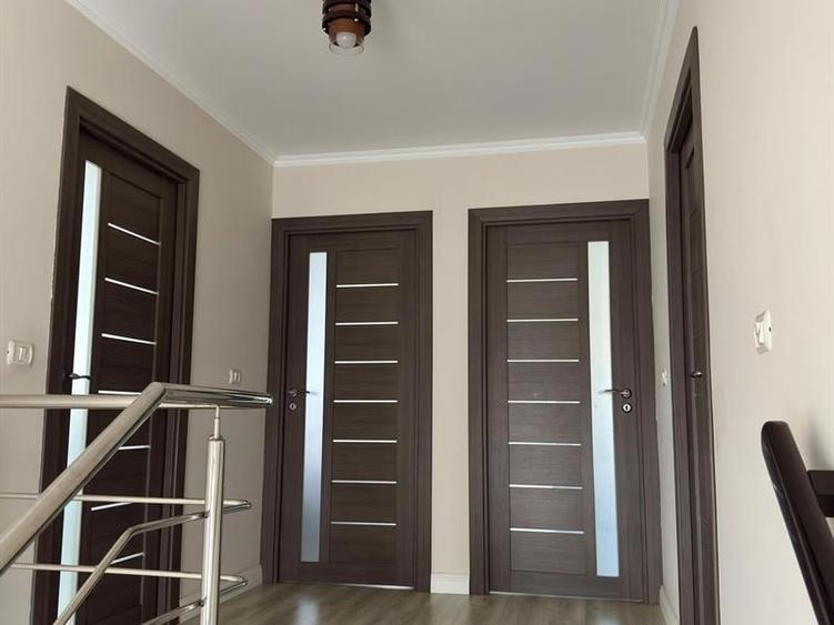 Casă individuală cu 4 camere cu Teren 465 Mp în Ipotești