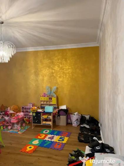 Casă cu 7 camere cu Teren 800 Mp în Central