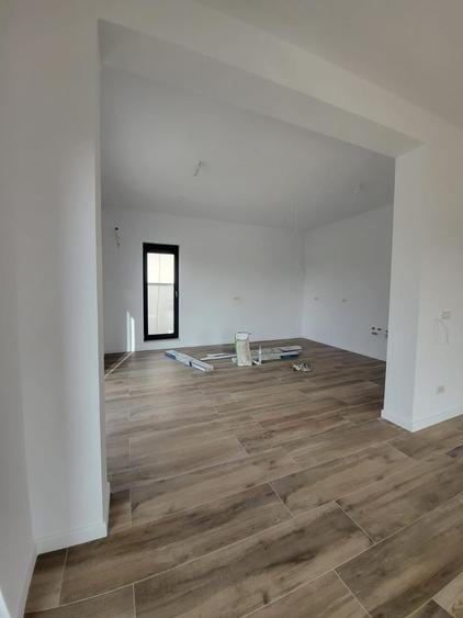 Duplex cu 4 camere cu Teren 390 Mp în Covaci