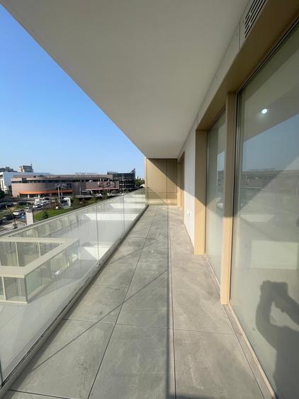 Apartament cu 3 camere decomandat în Barbu Văcărescu