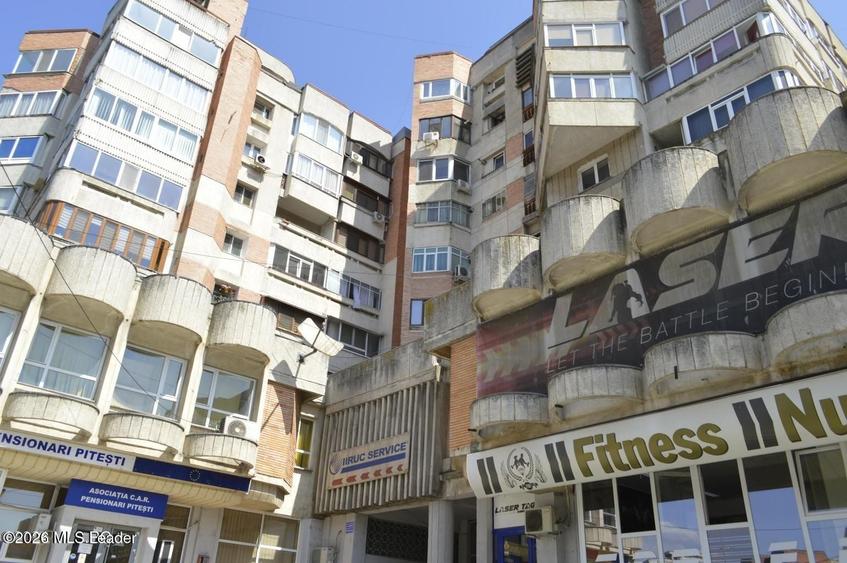 Apartament cu 4 camere decomandat în Central