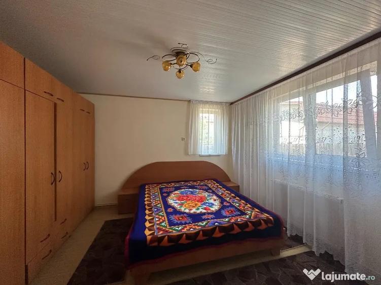 Casă cu 7 camere cu Teren 1039 Mp în Cornești