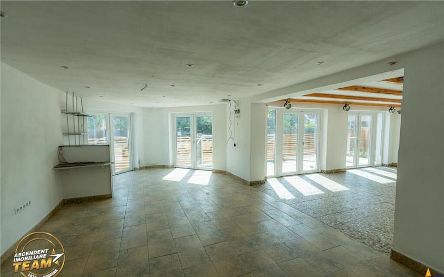 Casa cu spatiu comercial recomandat: locuinta si afacere:Cen - 18